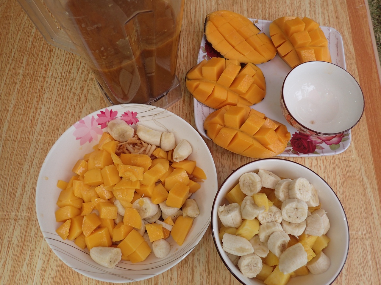 Фруктовый завтрак - манго с бананами